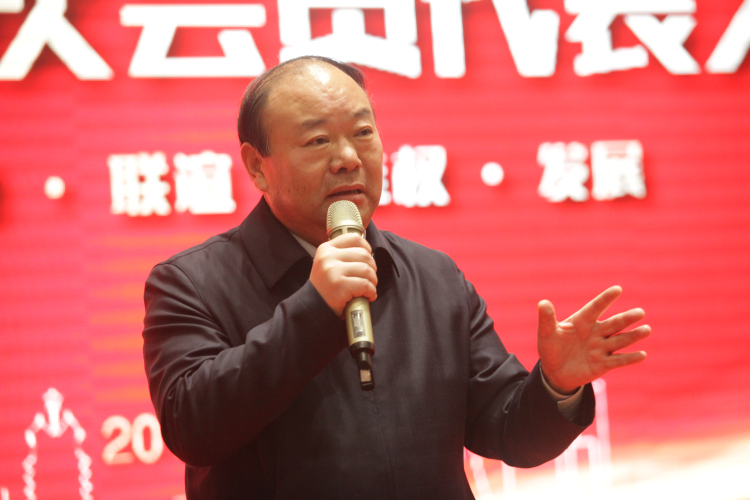 平顶山银行理事长高永华讲话.jpg