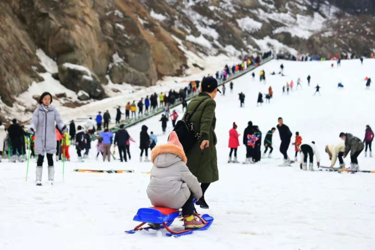 《天龙池滑雪场》作者：石信昌.jpg